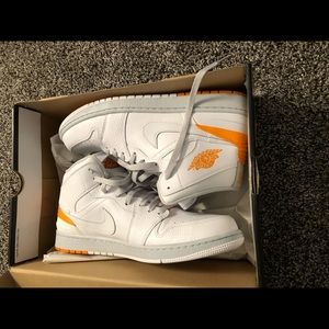 Jordan 1 white kumquat